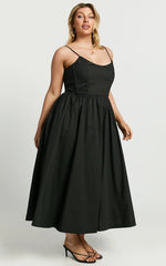 Braelyn Midi Dress - Scoop Neck Flare Dress in Black